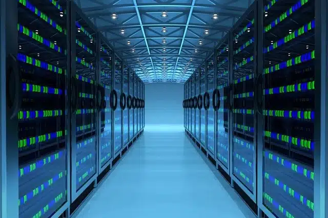 Data Center hay còn được gọi với thuật ngữ là trung tâm dữ liệu.