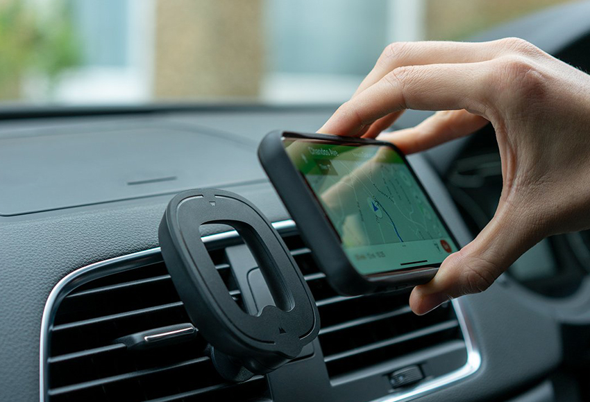 Bí quyết dùng điện thoại an toàn khi lái xe ô tô ai cũng nên biết